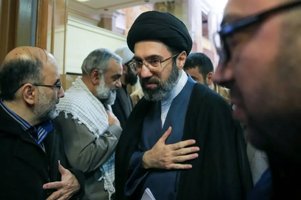 Khamenei u plagos në sulmin ku mbeti i vrarë babai i tij, mjekët menduan t'i amputonin këmbën - zbulohen detaje