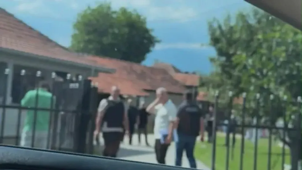 Pejë: Arrestohen dy zyrtarë të strukturave paralele serbe, d