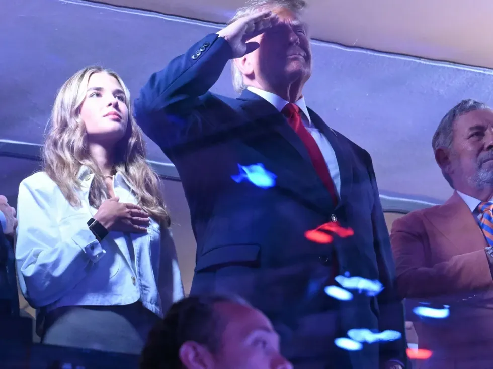 Trump buzëqeshi me ironi ndërsa tifozët e Knicks fishkëllejn