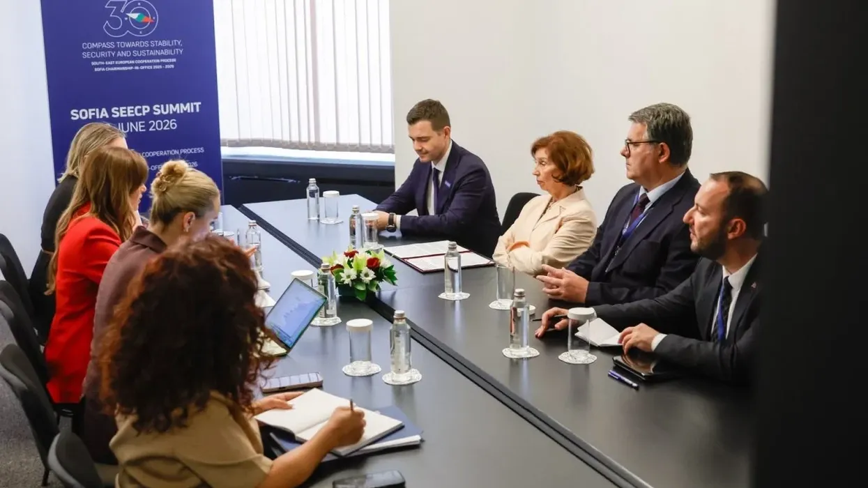 Siljanovska-Davkova: Vlerësojmë progresin e Kosovës dhe mbështesim dialogun Prishtinë-Beograd Siljanovska-Davkova: Vlerësojmë progresin e Kosovës dhe mbështesim dialogun Prishtinë-Beograd