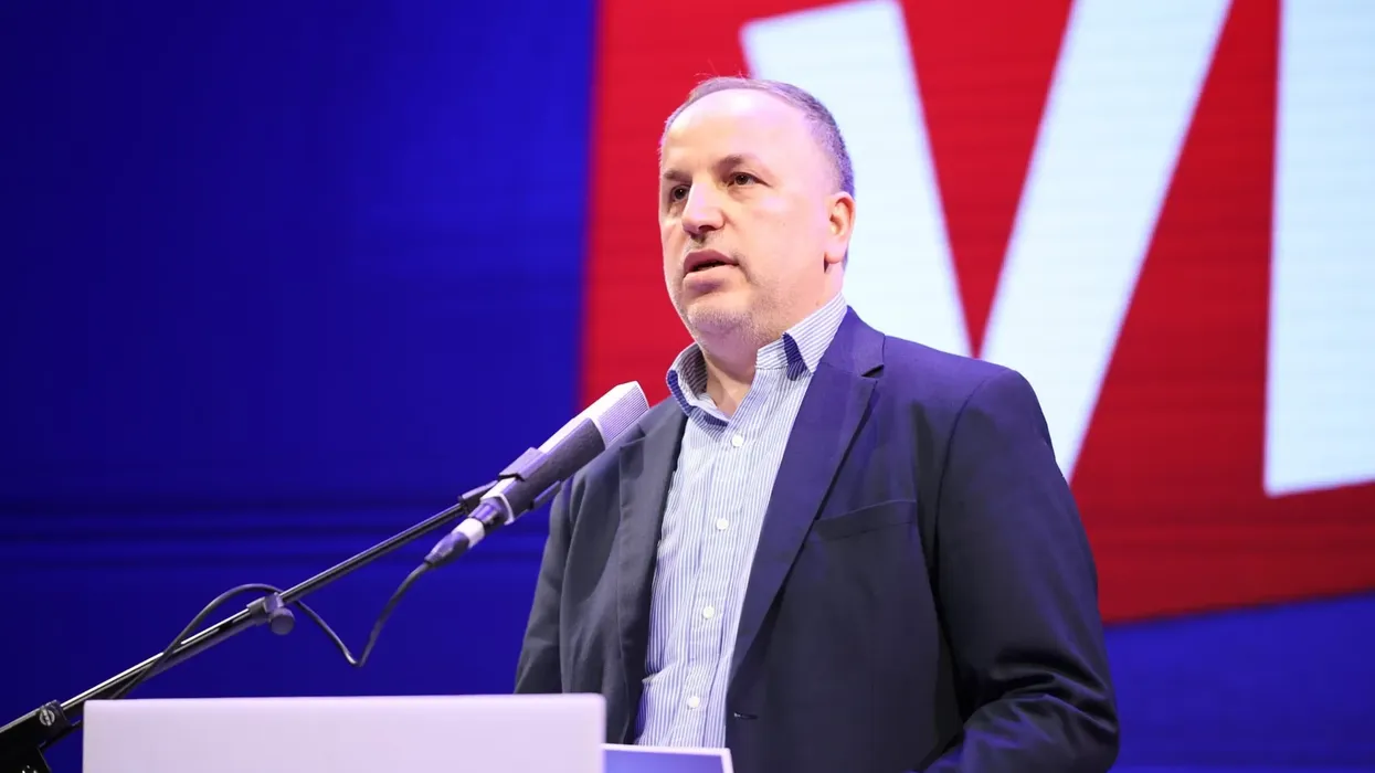 “Po e zgjidhim problemin”, Adnan Azizi jep detaje për provimin e jurisprudencës në shqip “Po e zgjidhim problemin”, Adnan Azizi jep detaje për provimin e jurisprudencës në shqip