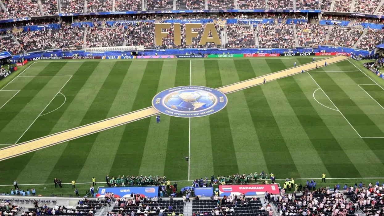 Tifozët sulmojnë FIFA-n pas pamjeve turpëruese nga ceremonia hapëse e Botërorit