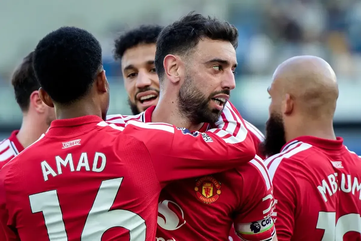 Manchester United tërhiqet nga transferimi i dy yjeve të Ligës Premier Manchester United tërhiqet nga transferimi i dy yjeve të Ligës Premier