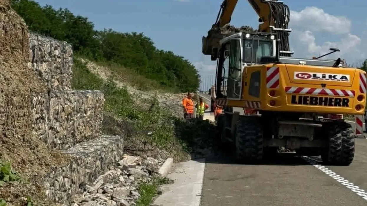 Pas aksidenteve me fatalitet dhe ankesave për gjendjen e autostradës, Ministria nënshkruan kontratat për sanimin e skarpateve në “Ibrahim Rugova” Pas aksidenteve me fatalitet dhe ankesave për gjendjen e autostradës, Ministria nënshkruan kontratat për sanimin e skarpateve në “Ibrahim Rugova”
