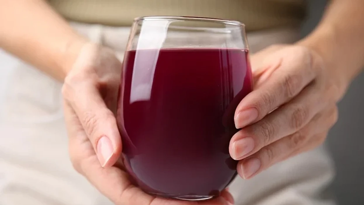 A keni tension të lartë të gjakut? Nutricionistët rekomandojnë ta filloni mëngjesin me këtë pije