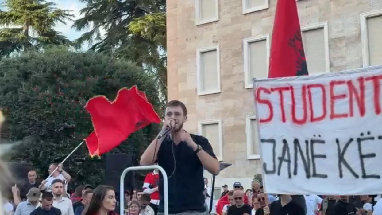 Dita e 17-të e protestës, të rinjtë i kundërpërgjigjen Ramës me fjalime para Kryeministrisë