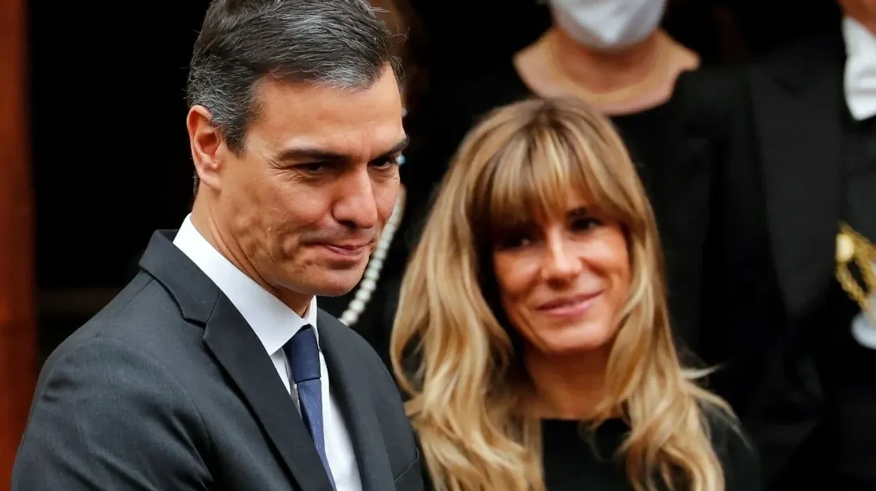 Gruaja e kryeministrit spanjoll Sanchez përballet me gjyq për korrupsion, i ndalohet largimi nga vendi Gruaja e kryeministrit spanjoll Sanchez përballet me gjyq për korrupsion, i ndalohet largimi nga vendi