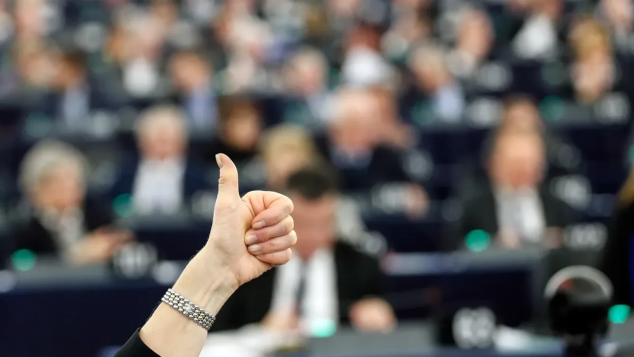 Parlamenti Evropian mbështet euron digjitale të shumëpritur për të zvogëluar dominimin e SHBA-së në pagesa Parlamenti Evropian mbështet euron digjitale të shumëpritur për të zvogëluar dominimin e SHBA-së në pagesa