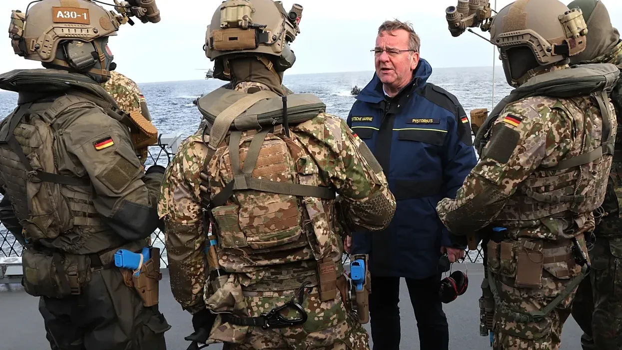 Dy miliardë të hedhura dëm, ministri gjerman i Mbrojtjes anulon fregatën më të madhe në botë Dy miliardë të hedhura dëm, ministri gjerman i Mbrojtjes anulon fregatën më të madhe në botë