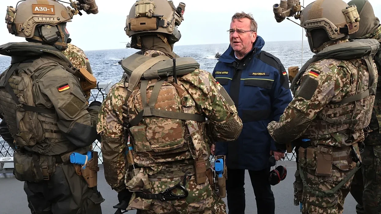 Dy miliardë të hedhura dëm, ministri gjerman i Mbrojtjes anulon fregatën më të madhe në botë