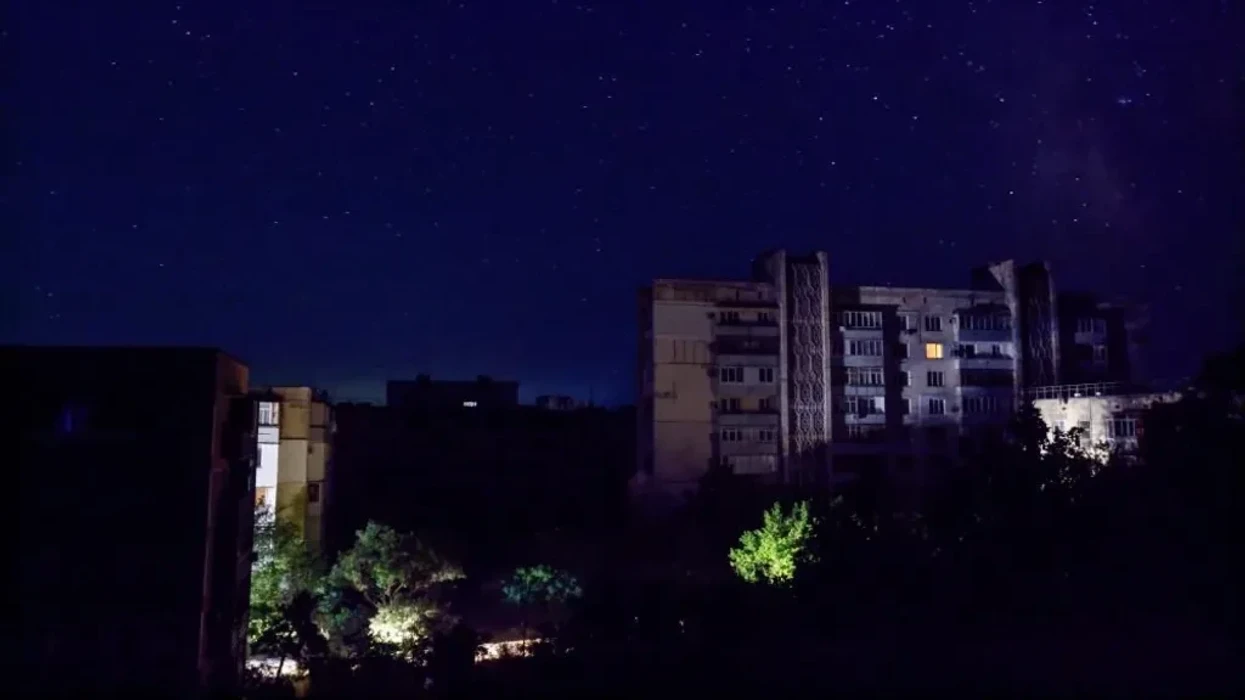 Sulmet e Ukrainës ndërpresin energjinë elektrike në qytetin kyç në Krimenë e pushtuar nga Rusia