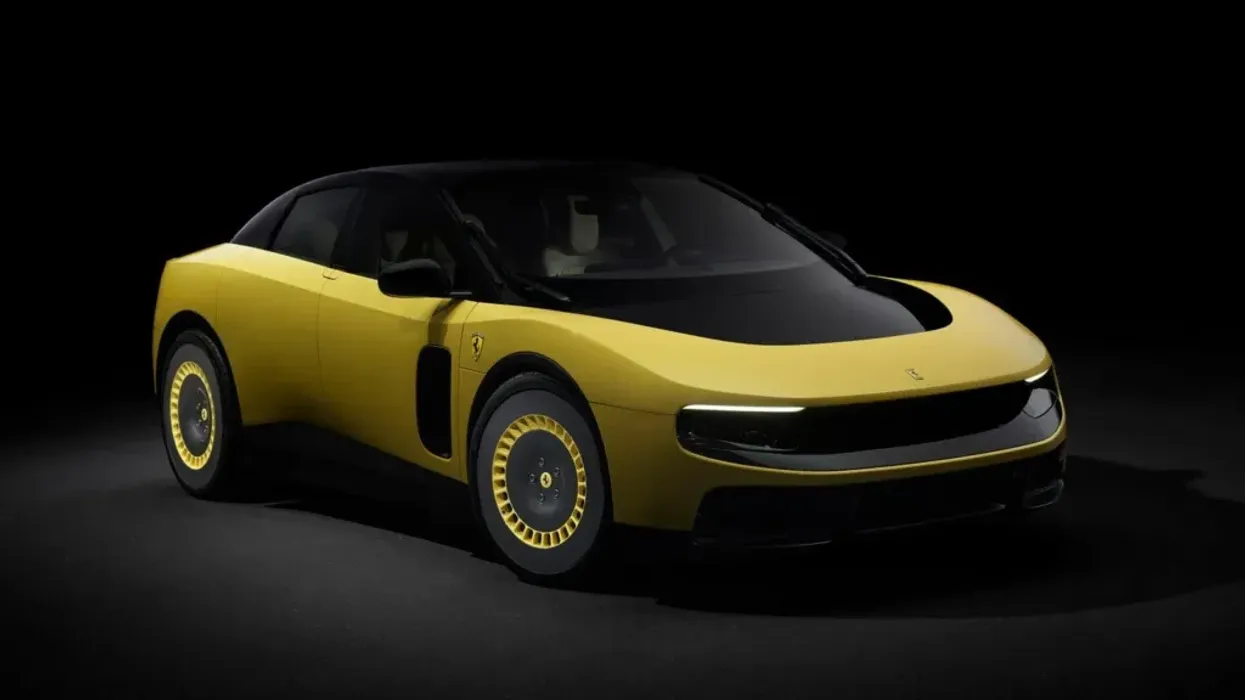 Shefi i marketingut të Ferrarit jep dorëheqjen vetëm disa javë pas reagimeve negative për prezantimin e veturës elektrike Shefi i marketingut të Ferrarit jep dorëheqjen vetëm disa javë pas reagimeve negative për prezantimin e veturës elektrike
