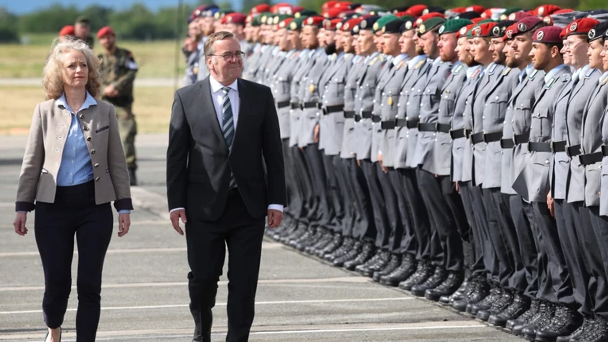 NATO po forcon forcat përgjatë kufirit rus, gjermanët dhe holandezët po marrin një rol kyç