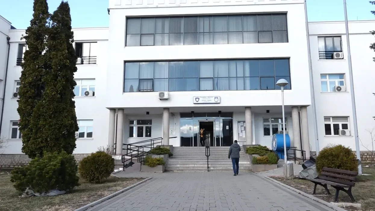 Nga 1 korriku deri më 31 gusht, oborret e shkollave në Istog në shërbim të diasporës Nga 1 korriku deri më 31 gusht, oborret e shkollave në Istog në shërbim të diasporës