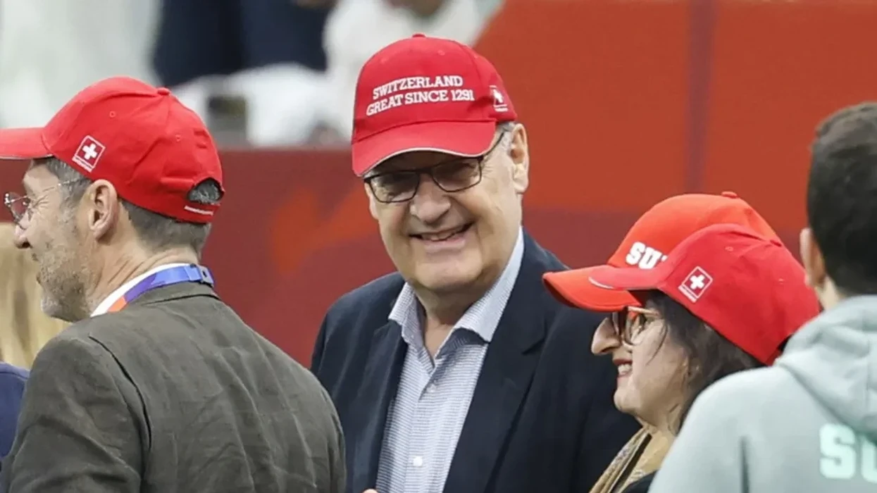 “Zvicra e madhe që nga 1291” – kapela e presidentit të Zvicrës bën bujë në Kupën e Botës