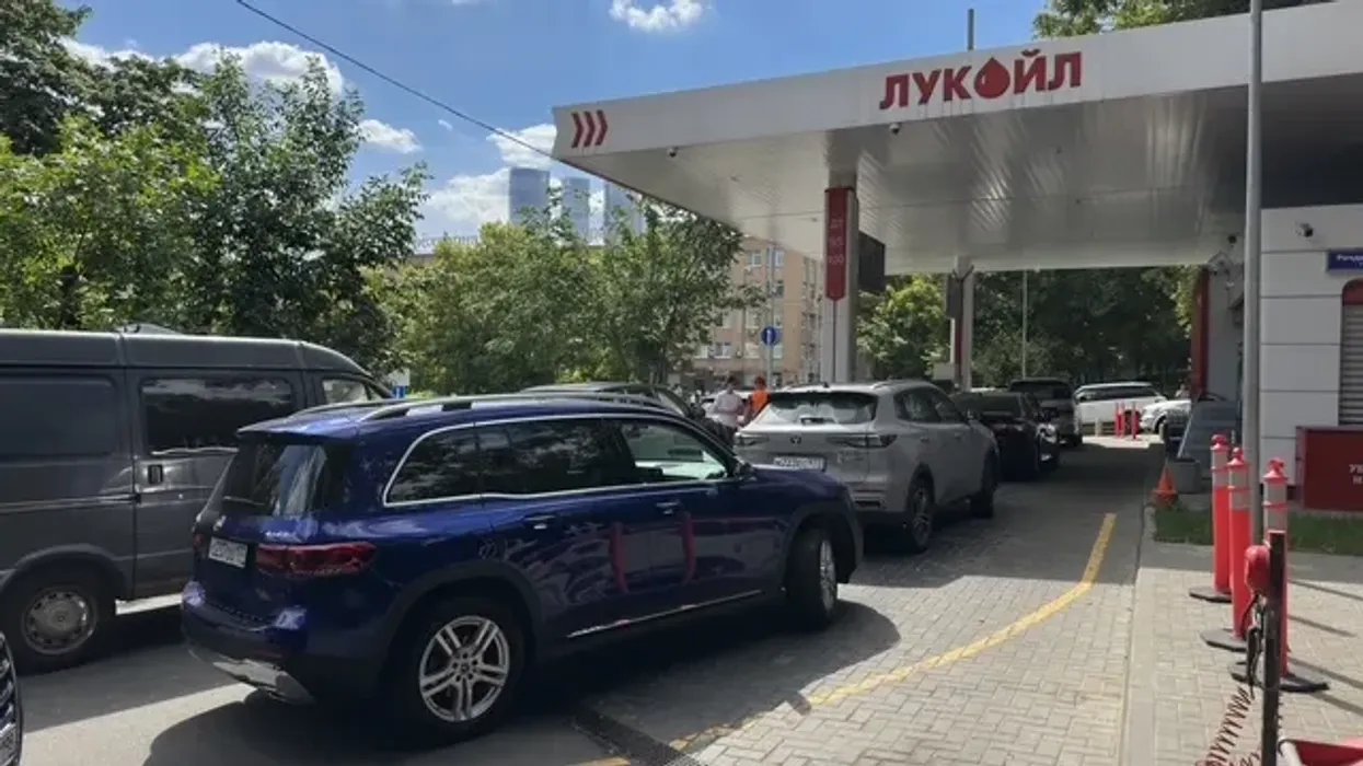 Krizë karburanti në Rusi, autoritetet u bëjnë thirrje qytetarëve të mos ngasin veturat Krizë karburanti në Rusi, autoritetet u bëjnë thirrje qytetarëve të mos ngasin veturat