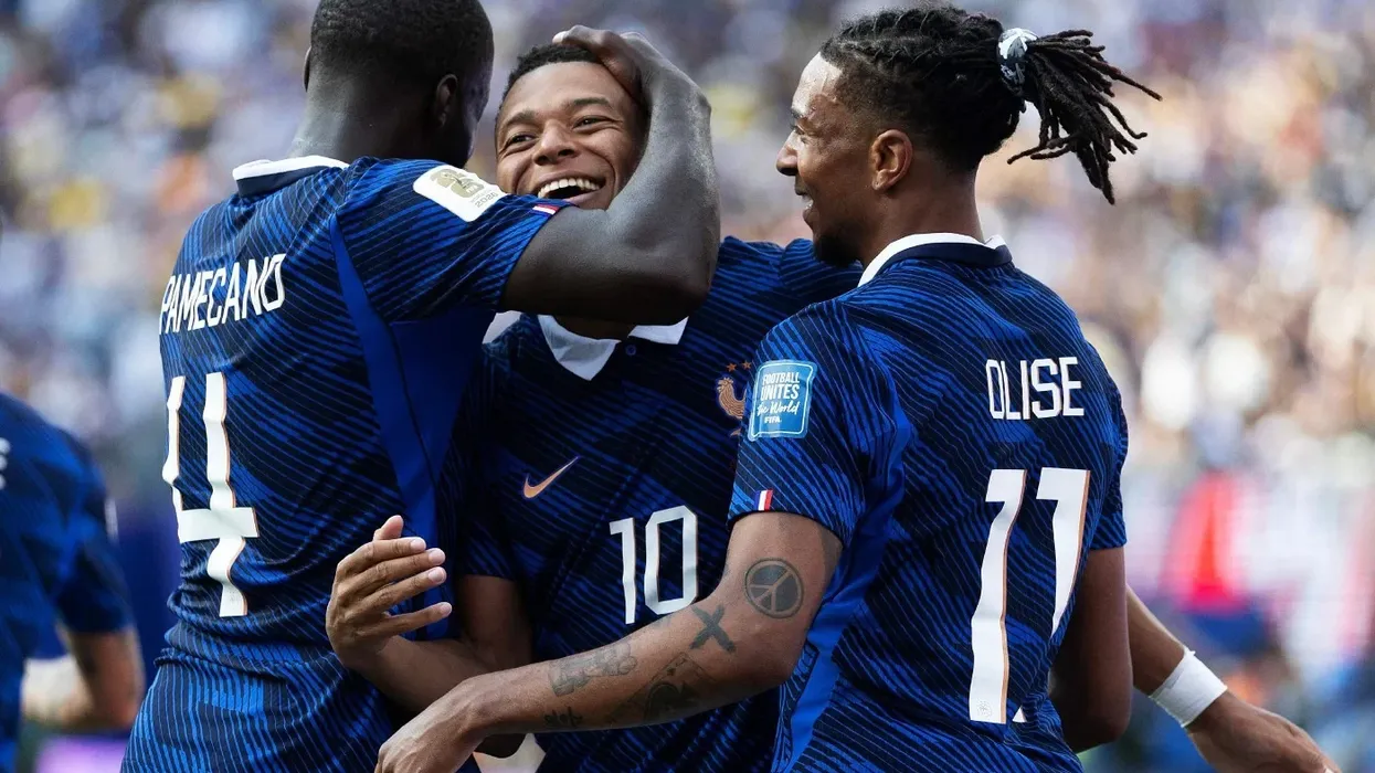 Temperatura deri në 46 gradë, FIFA po konsideron ta shtyjë përballjen mes Francës dhe Paraguait Temperatura deri në 46 gradë, FIFA po konsideron ta shtyjë përballjen mes Francës dhe Paraguait