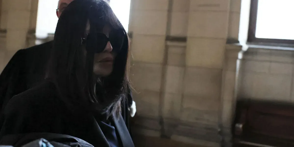 E akuzuar për evazion fiskal dhe shpërlarje parash, ylli francez i filmave Isabelle Adjani dënohet me 10 muaj burg dhe gjobitet me 10 mijë euro E akuzuar për evazion fiskal dhe shpërlarje parash, ylli francez i filmave Isabelle Adjani dënohet me 10 muaj burg dhe gjobitet me 10 mijë euro