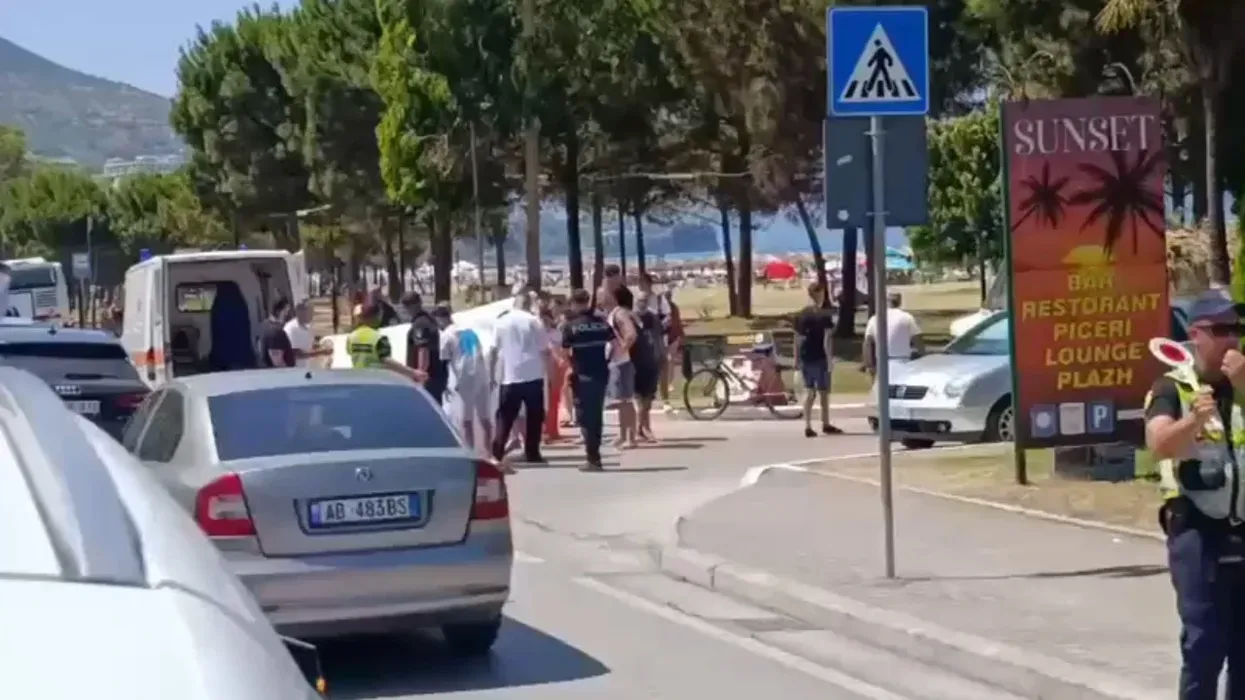 U rrëzua teksa po zbriste nga urbani i linjës - lëndohet një grua e moshuar në Vlorë U rrëzua teksa po zbriste nga urbani i linjës - lëndohet një grua e moshuar në Vlorë