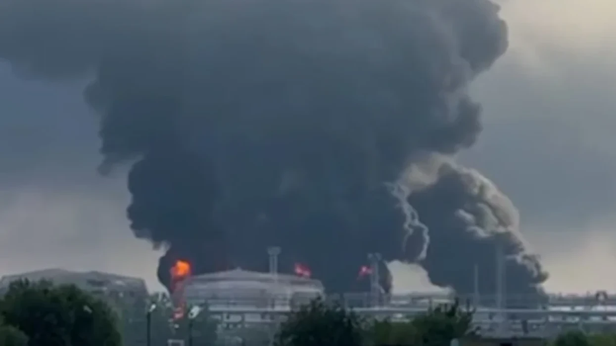 Ukraina sulmon terminalin e madh të naftës në Shën Petersburg të Rusisë
