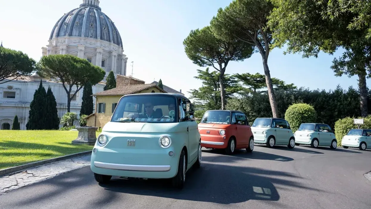 Papa blenë 20 vetura Fiat Topolino për qytetin e Vatikanit Papa blenë 20 vetura Fiat Topolino për qytetin e Vatikanit
