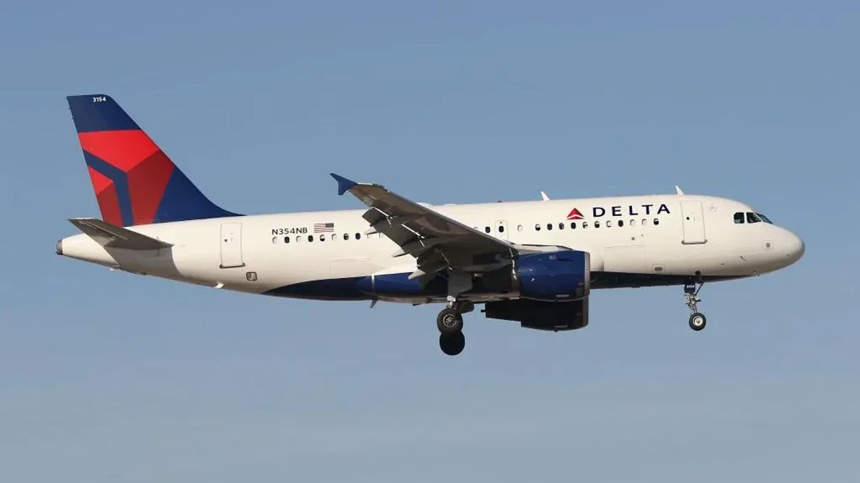 'Patjetër që u ndje një shpërthim i madh' - aeroplani Delta u godit nga fishekzjarret gjatë uljes në Çikago