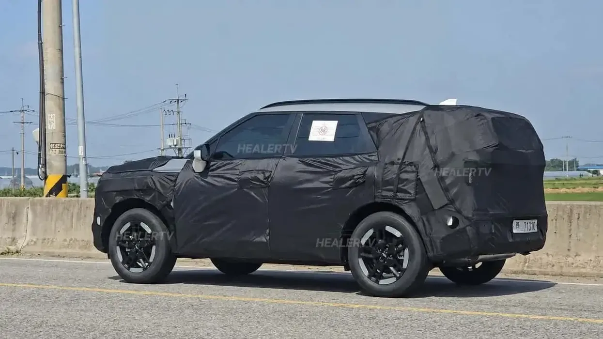Kia përgatit gjeneratën e re të Sportage, shfaqen pamjet e para të prototipit Kia përgatit gjeneratën e re të Sportage, shfaqen pamjet e para të prototipit