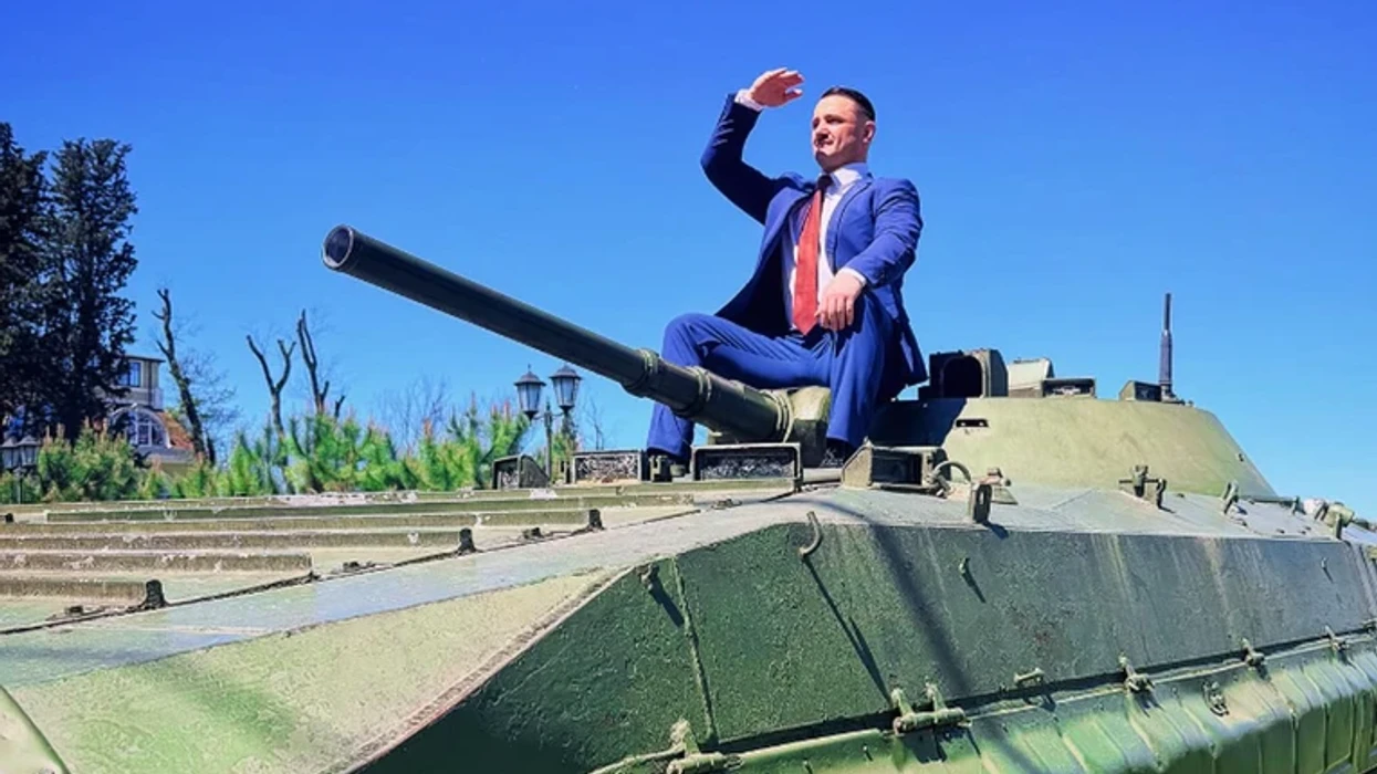 Ish-anëtari i AfD-së lufton për rusët në Ukrainë, publikon pamje nga fushëbeteja