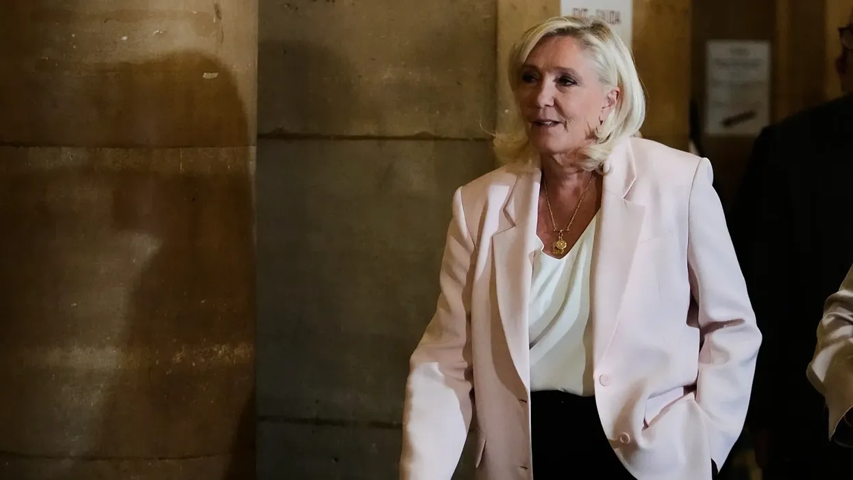 Gjykata franceze mbështet dënimin e Le Pen për mashtrim, duke kërcënuar kandidimin presidencial të vitit 2027 Gjykata franceze mbështet dënimin e Le Pen për mashtrim, duke kërcënuar kandidimin presidencial të vitit 2027