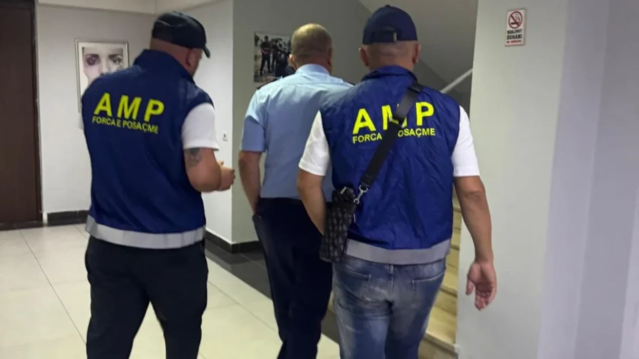 Lojëra fati dhe drogë, arrestohen tre persona në Fushë-Krujë, mes tyre një punonjës policie