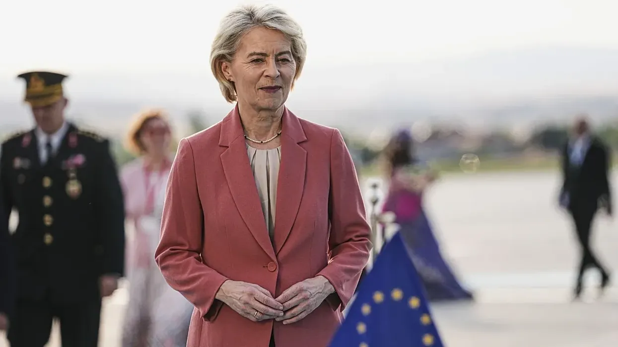 Von der Leyen do të dhurojë armën e dhuruar nga Erdogan për muzeun ushtarak Von der Leyen do të dhurojë armën e dhuruar nga Erdogan për muzeun ushtarak