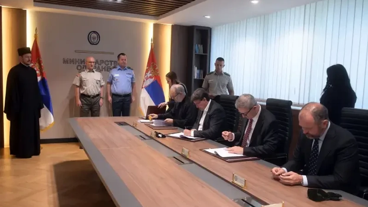 Serbia zgjeron projektet ushtarake me mbështetjen e Kishës Ortodokse, marrëveshje e re për shkëmbim pronash