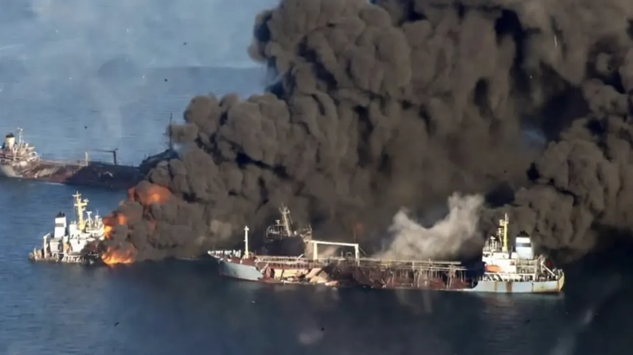 Ukraine massively attacks Russian tankers Ukraine massively attacks Russian tankers