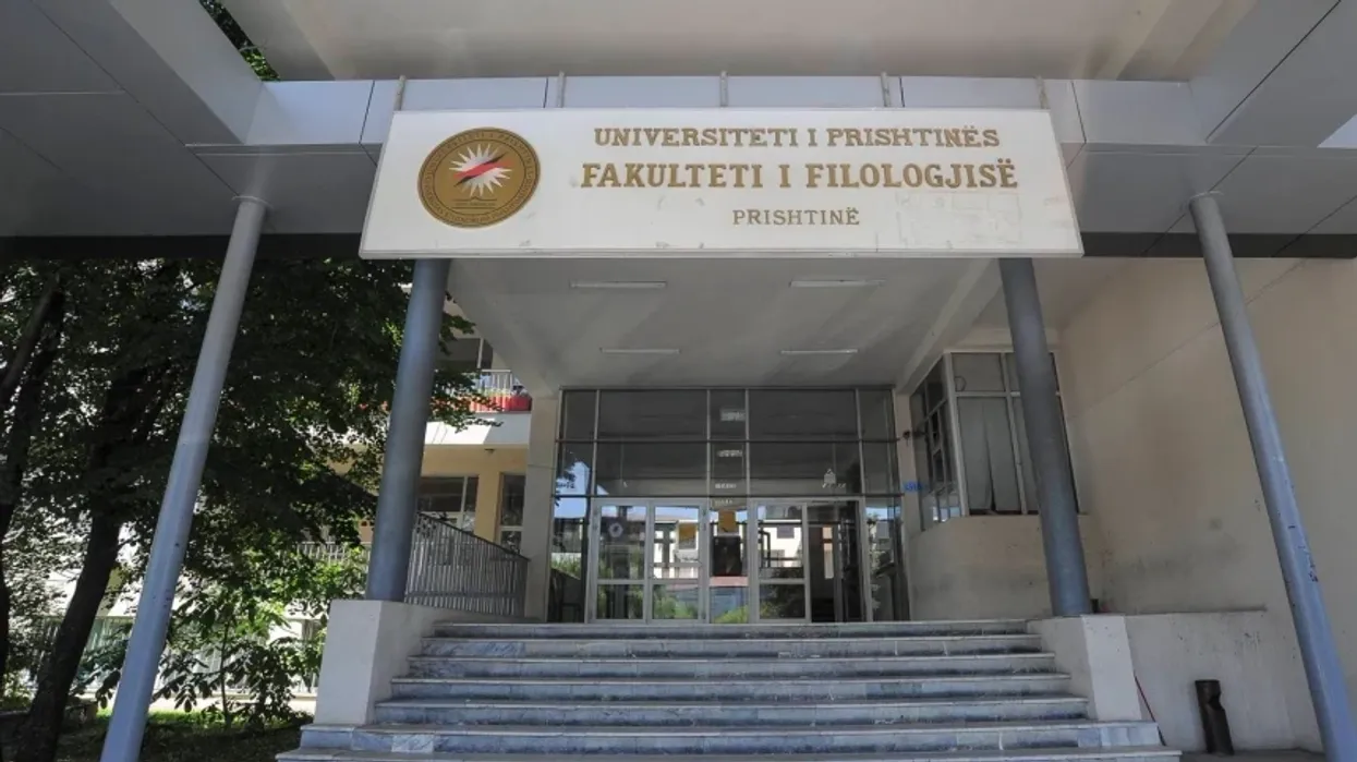 Sërish pak interesim për studime në Gjuhë dhe Letërsi Shqipe, Ministria nuk ndau bursa për motivim Sërish pak interesim për studime në Gjuhë dhe Letërsi Shqipe, Ministria nuk ndau bursa për motivim