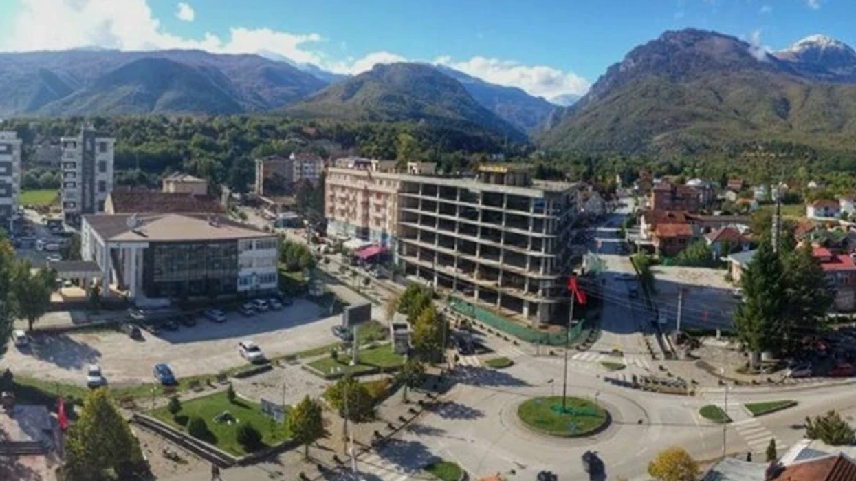 Tentoi të vriste katër persona brenda një lokali në Deçan, ngrihet aktakuzë ndaj të dyshuarit