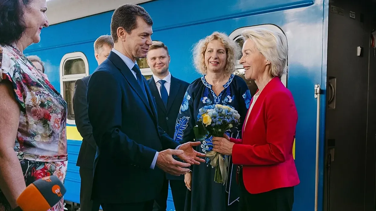 Von der Leyen mbërrin në Kiev për të diskutuar dronët dhe anëtarësimin në BE me Zelensky Von der Leyen mbërrin në Kiev për të diskutuar dronët dhe anëtarësimin në BE me Zelensky