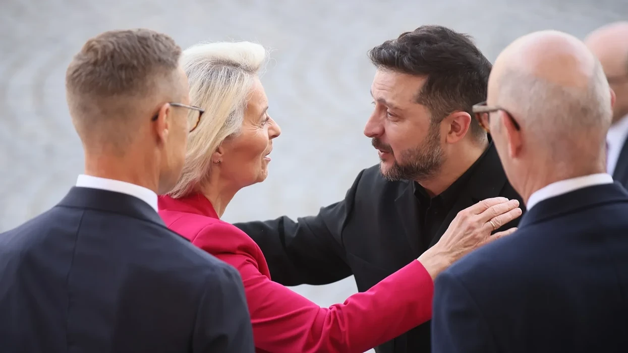 Von der Leyen dhe Zelensky nënshkruajnë marrëveshjen BE-Ukrainë për dronë