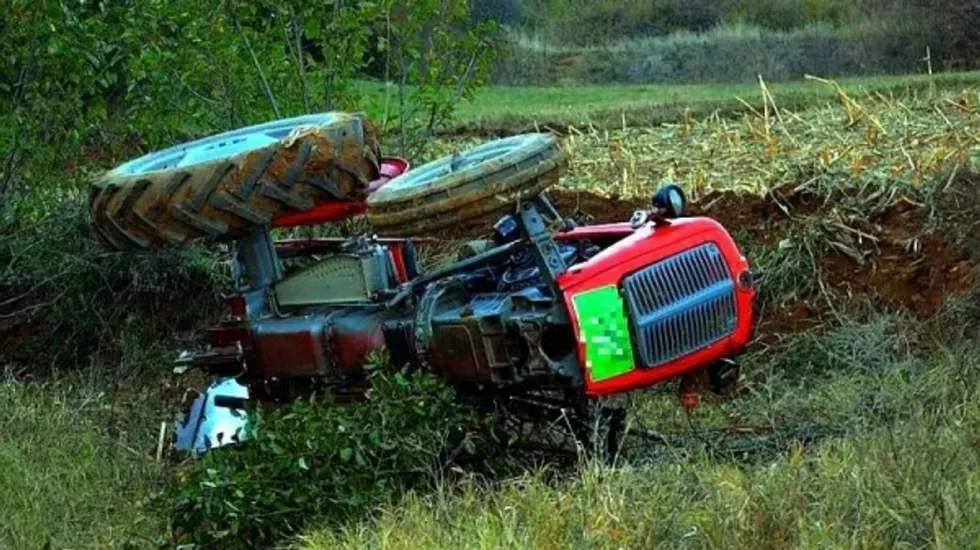 ​Rreth 100 aksidente në vit, kujdes me traktorë e kombajna në rrugë