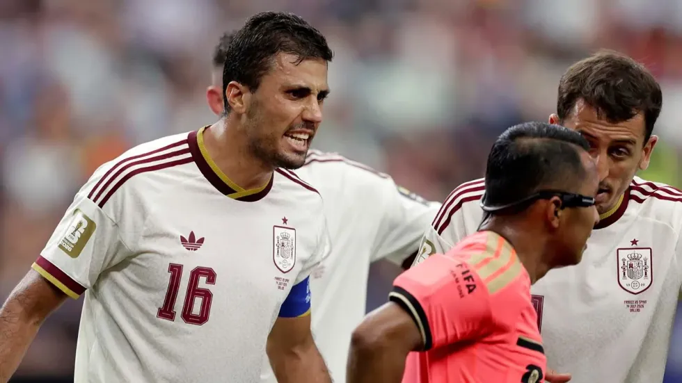 Pas fitores ndaj Francës, Rodri dërgon mesazh të fortë për FIFA-n dhe gjyqtarët