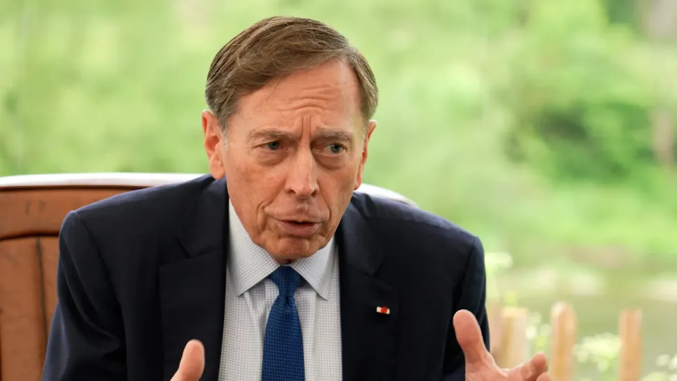 Former CIA chief, General Petraeus: Ukraine uses over 10,000 drones per day, US lags far behind in production