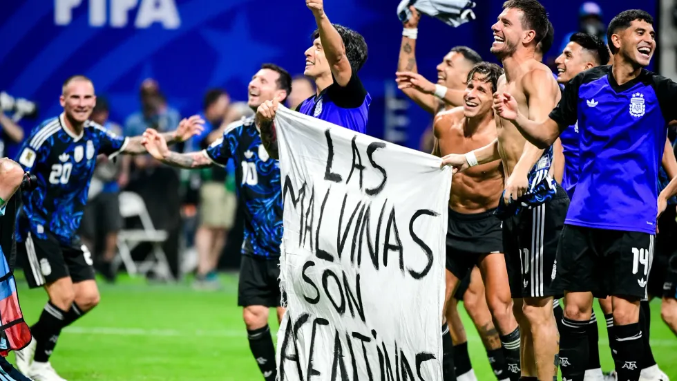 Pankarta që trazoi Botërorin: FIFA del me reagim zyrtar ndaj Argjentinës