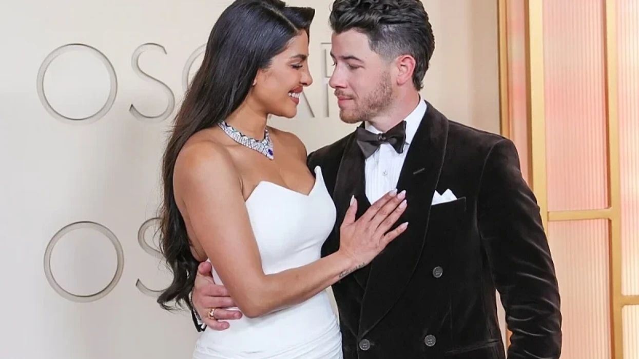 Lidhja e Nick Jonas dhe Priyanka Chopra filloi me një kërkesë të pazakontë - ai kërkoi prova se po i shkruante mesazhe