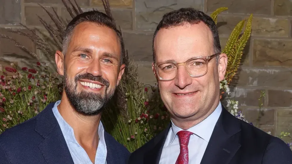 Skandal në Gjermani: Politikani konservator Jens Spahn akuzohet për hipokrizi pas lindjes së fëmijës me nënë surrogate në SHBA