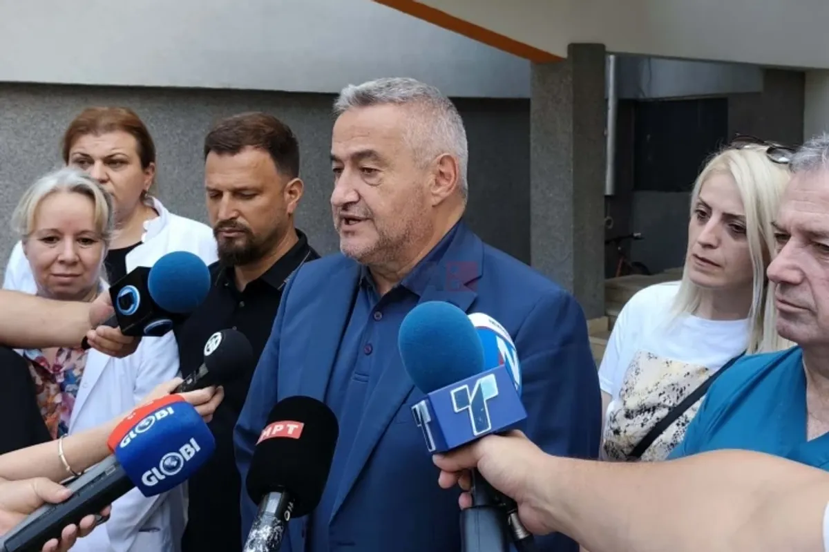 Klekovski: Qytetarët e Gostivarit të bashkëpunojnë me autoritetet shëndetësore për anketat epidemiologjike Klekovski: Qytetarët e Gostivarit të bashkëpunojnë me autoritetet shëndetësore për anketat epidemiologjike