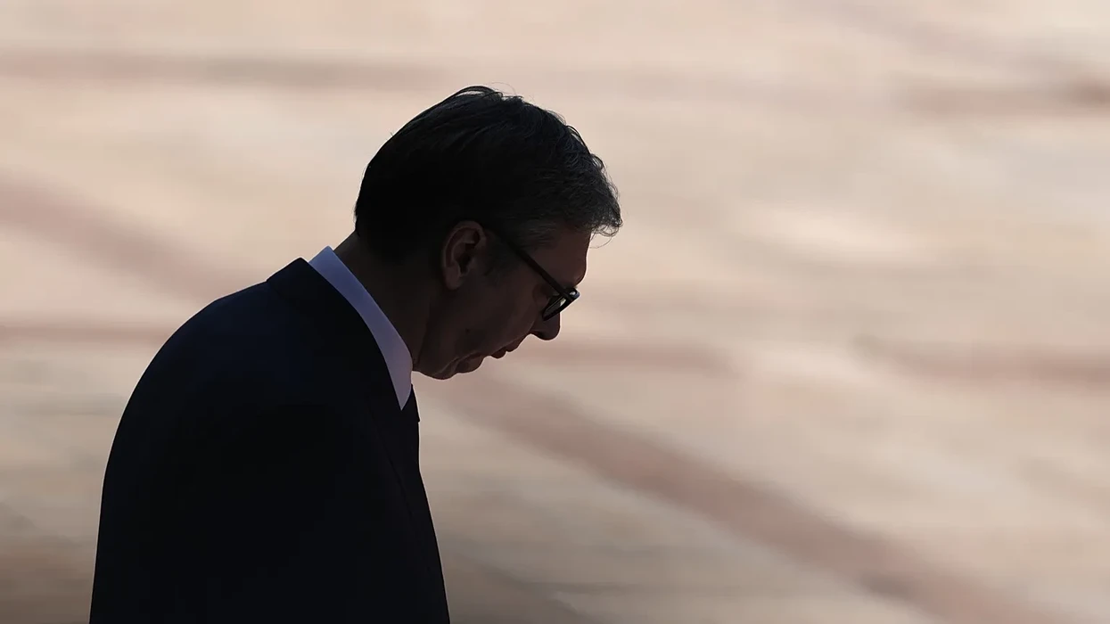 “Frankfurter Allgemeine Zeitung”: Aleksandar Vuçiqi mbështeti me muaj të tërë luftën e kriminelëve serbë kundër Bosnjës dhe u krenua me veprimet e tij