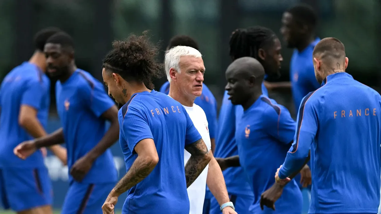 Deschamps e refuzoi një kërkesë të lojtarëve të Francës para ndeshjes me Anglinë Deschamps e refuzoi një kërkesë të lojtarëve të Francës para ndeshjes me Anglinë