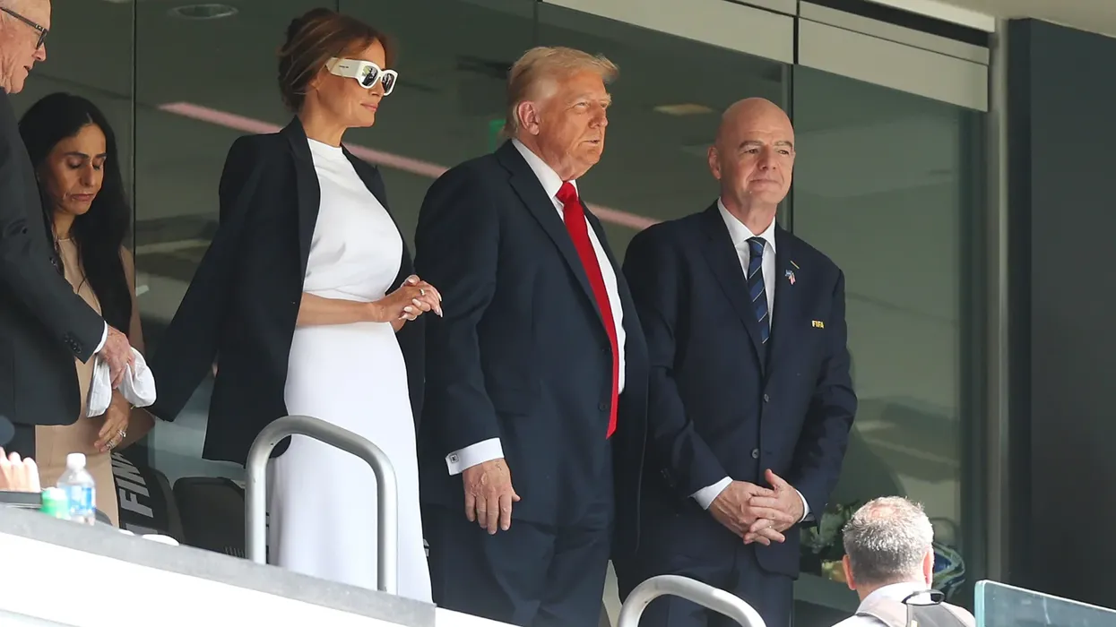 Melanian në njërën anë, Infantinon në tjetrën – Trump ndjek finalen e Botërorit nga tribuna VIP Melanian në njërën anë, Infantinon në tjetrën – Trump ndjek finalen e Botërorit nga tribuna VIP