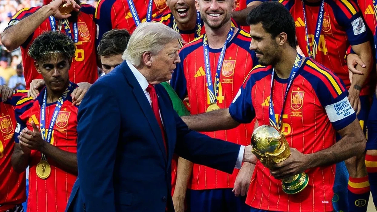 A e shtyu Rodri - Donald Trumpin gjatë festimeve të Kupës së Botës? Momenti i sikletshëm bëhet viral