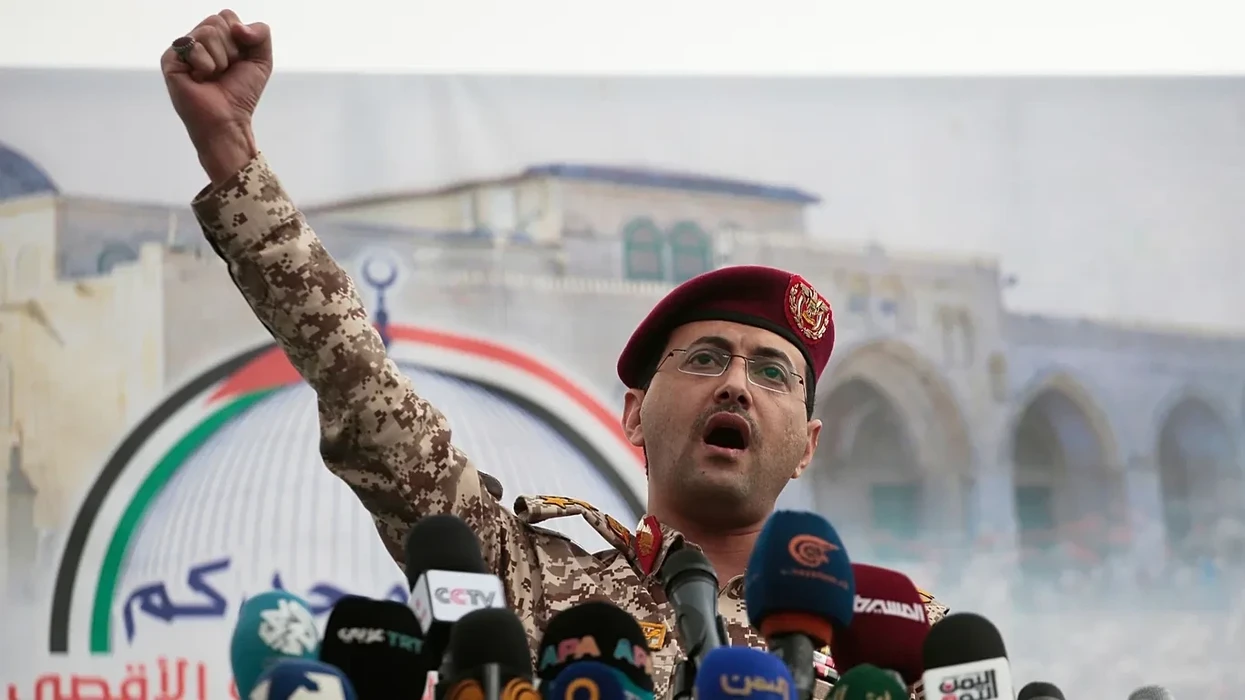 Houthi-ët e Jemenit kërcënojnë me mbylljen e Bab el-Mandeb në embargo ndaj Arabisë Saudite