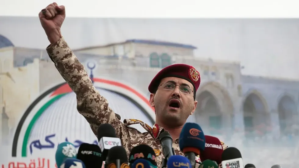 Houthi-ët e Jemenit kërcënojnë me mbylljen e Bab el-Mandeb në embargo ndaj Arabisë Saudite